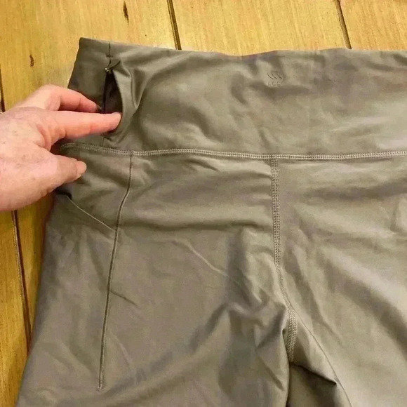 All in Motion Womens Athletic Bicycle Shorts Taupe Brown New  large - Picture 7 of 10